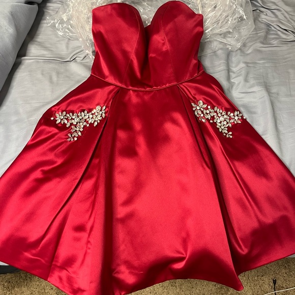Sherri Hill Red Formal Dress with Crystal Accents Size 2 Homecoming - Picture 1 of 3